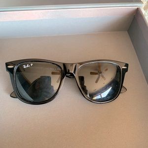 **🔥🔥FLASH SALE** NWOT Ray-Ban Wayfarer Polarized Sunglasses- unisex